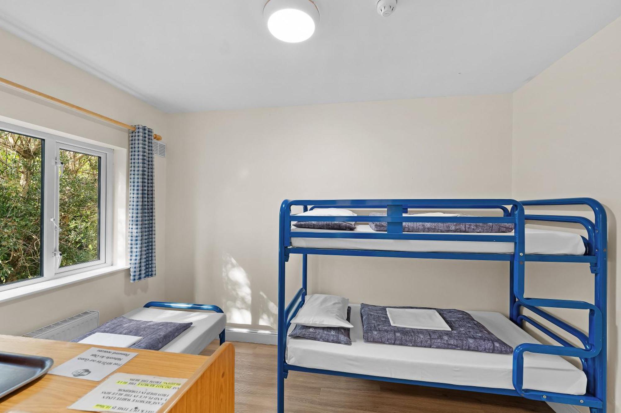 Glendalough International Youth Hostel Лара Экстерьер фото