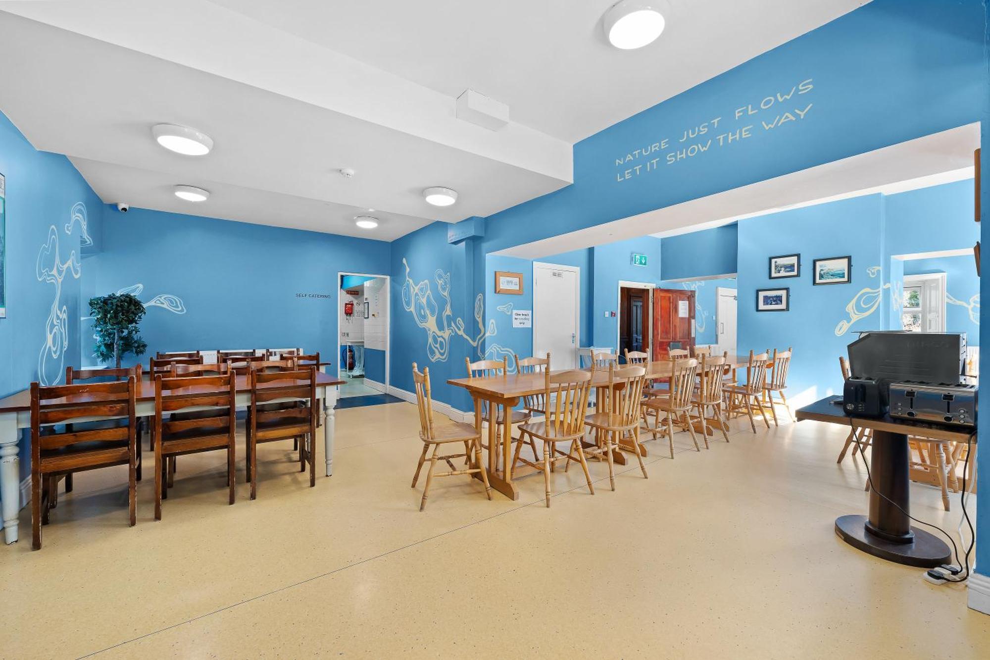 Glendalough International Youth Hostel Лара Экстерьер фото
